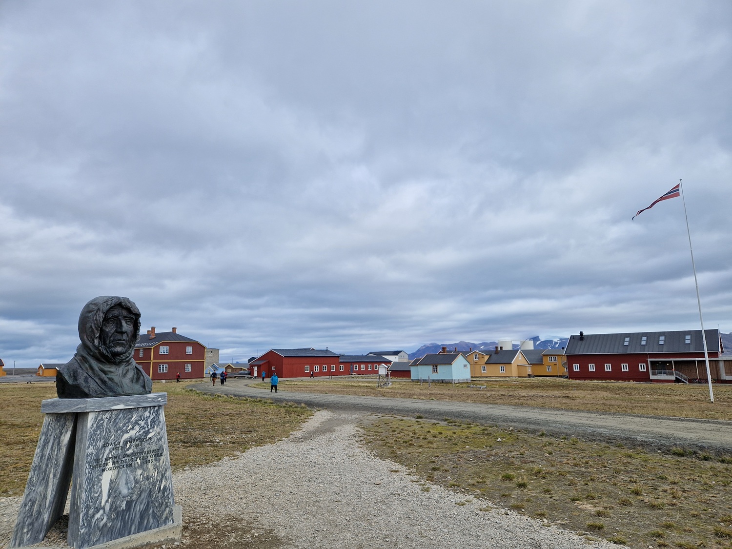 NYAlesund_standbeeldAmundsen